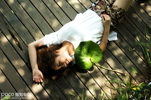 假期拍攝小(xiǎo)貼士 利用(yòng)眩光照出森林系人像